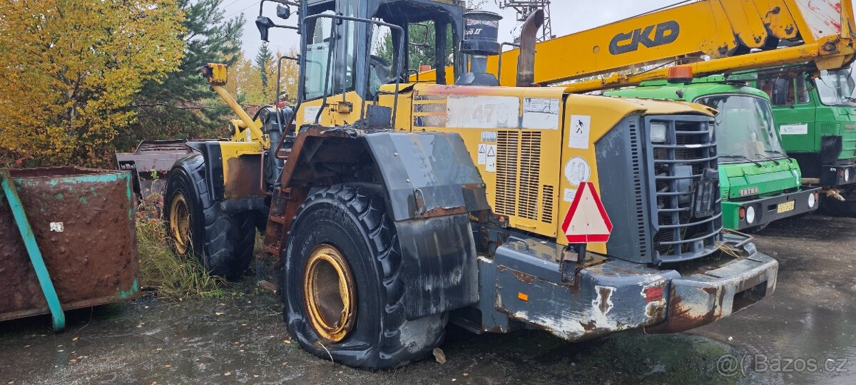 Kolový nakladač Komatsu WA470 - 3