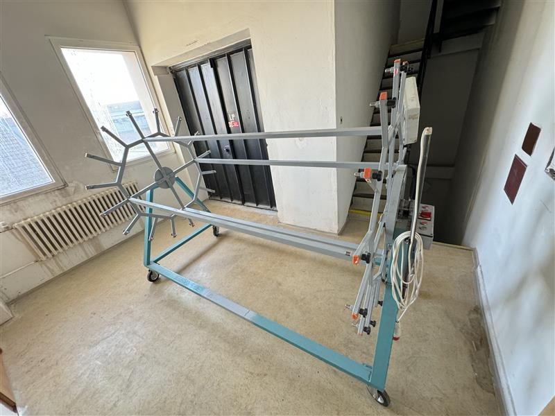 Elektricky poháněný stojan na materiál - šířka role až 2m - 3