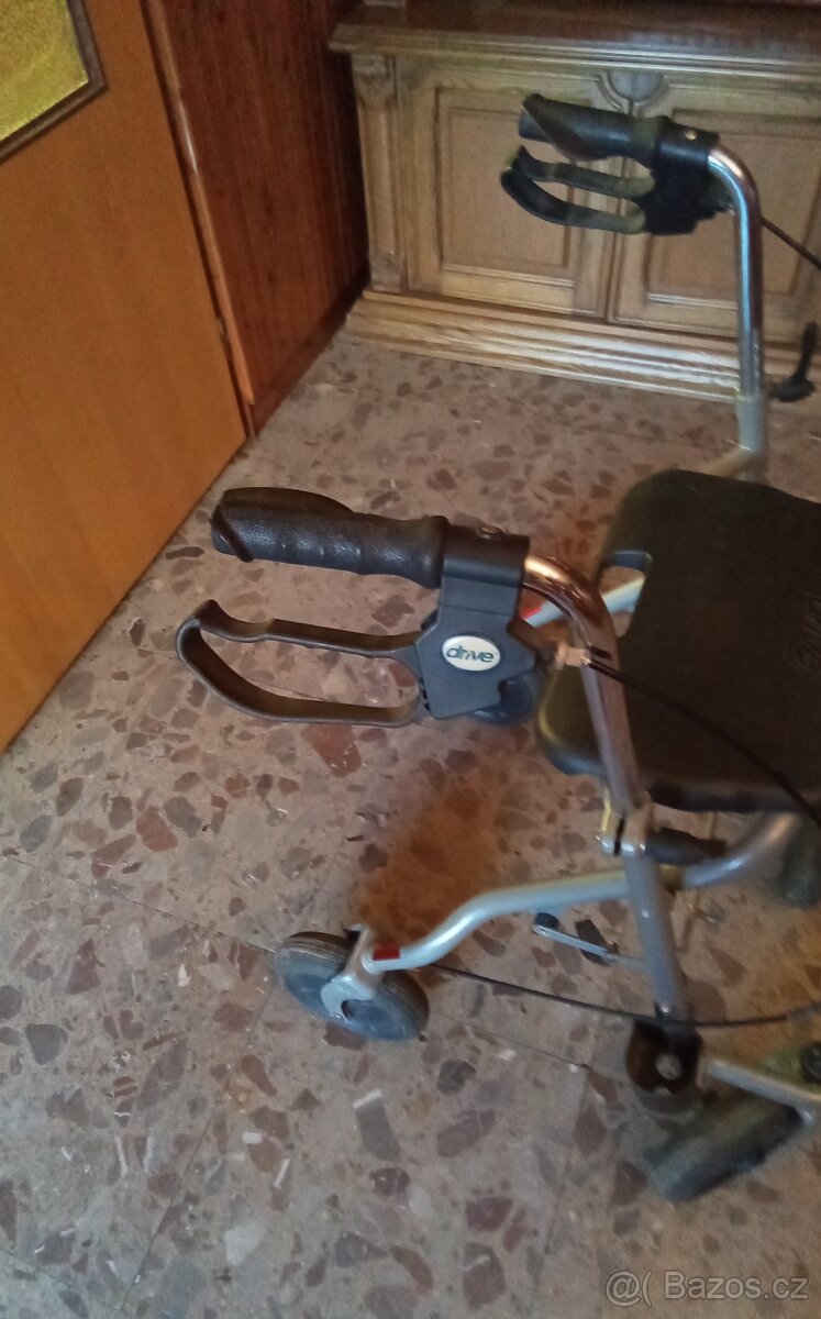 CHODÍTKO PRO SENIORY NA KOLEČKÁCH - 3