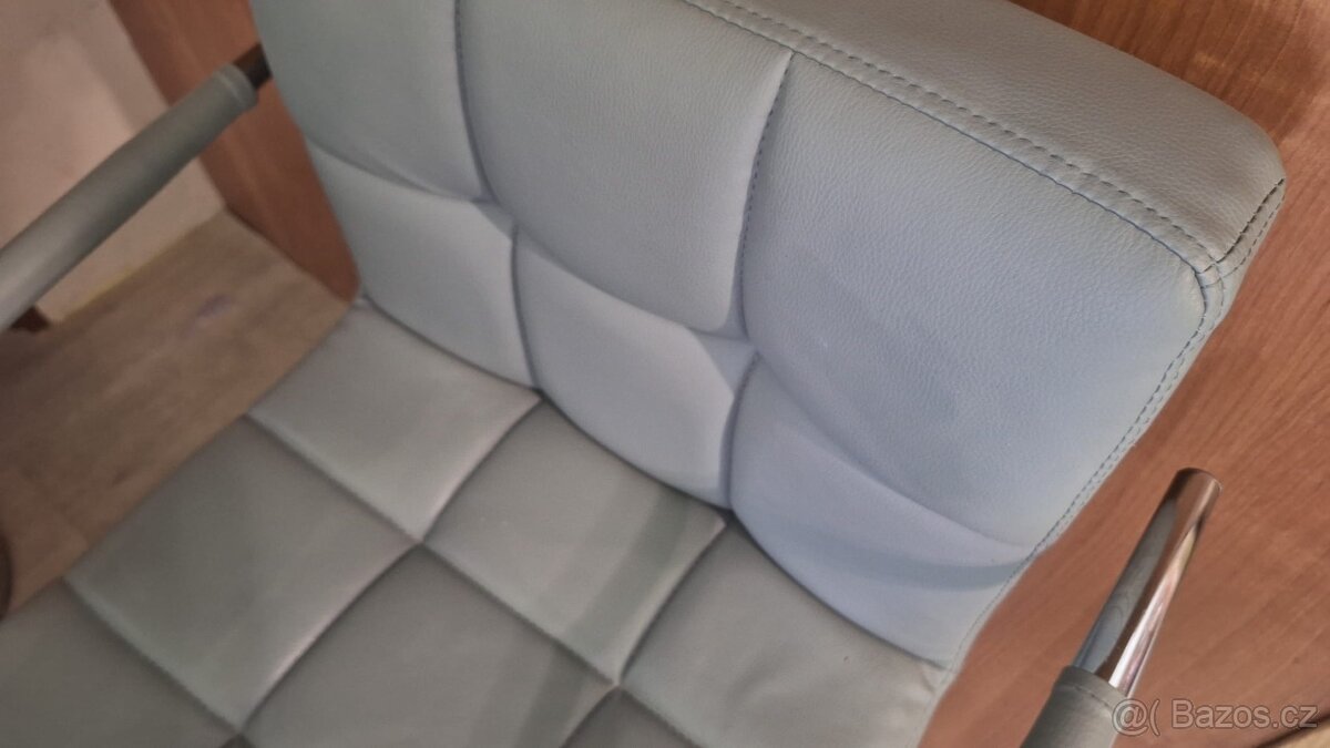 Barova židle Šeda Pěkny stav Cena 1100kč - 3