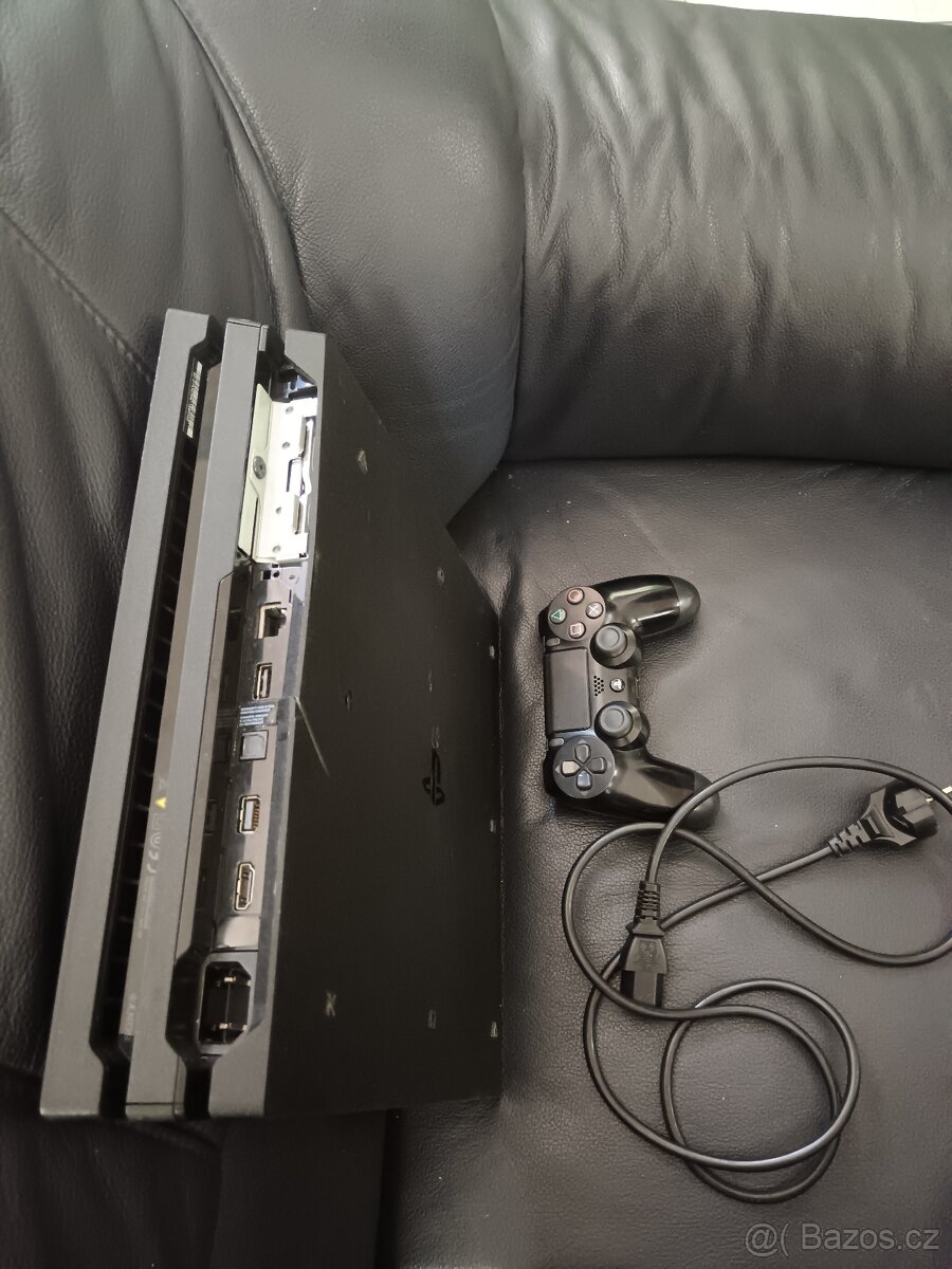 Sony Playstation 4 Pro, 1 TB, originál ovladač, kabel - 3