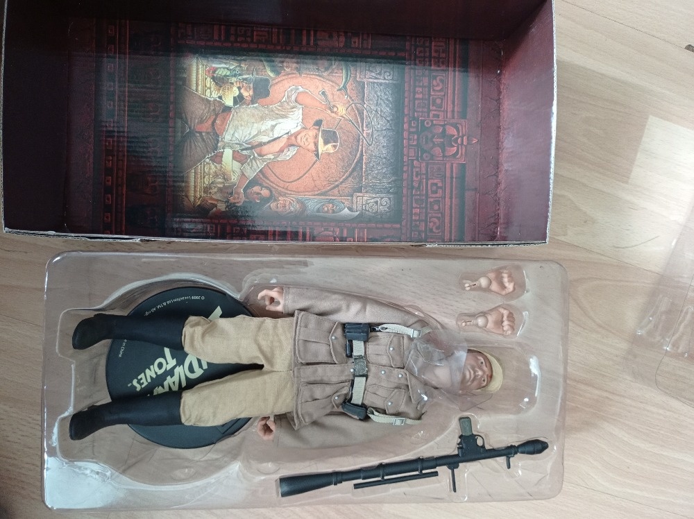INDIANA JONES hot toys / sideshow - 3
