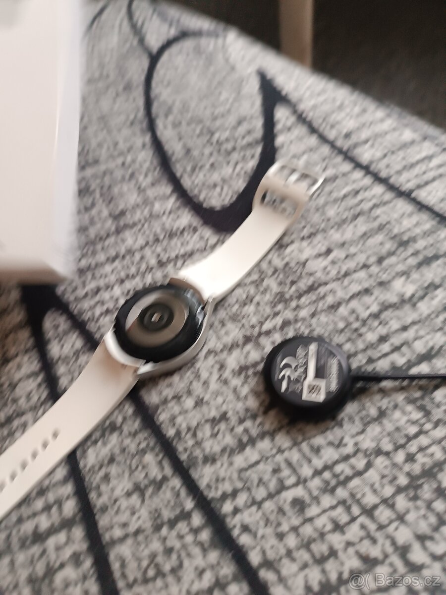 Samsung Galaxy Watch 4 stříbrné - 3