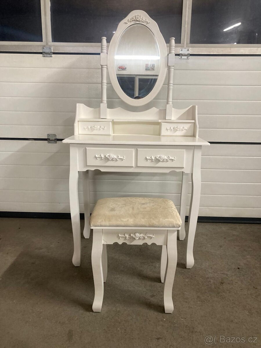 Kosmetický a psací stůl - 3