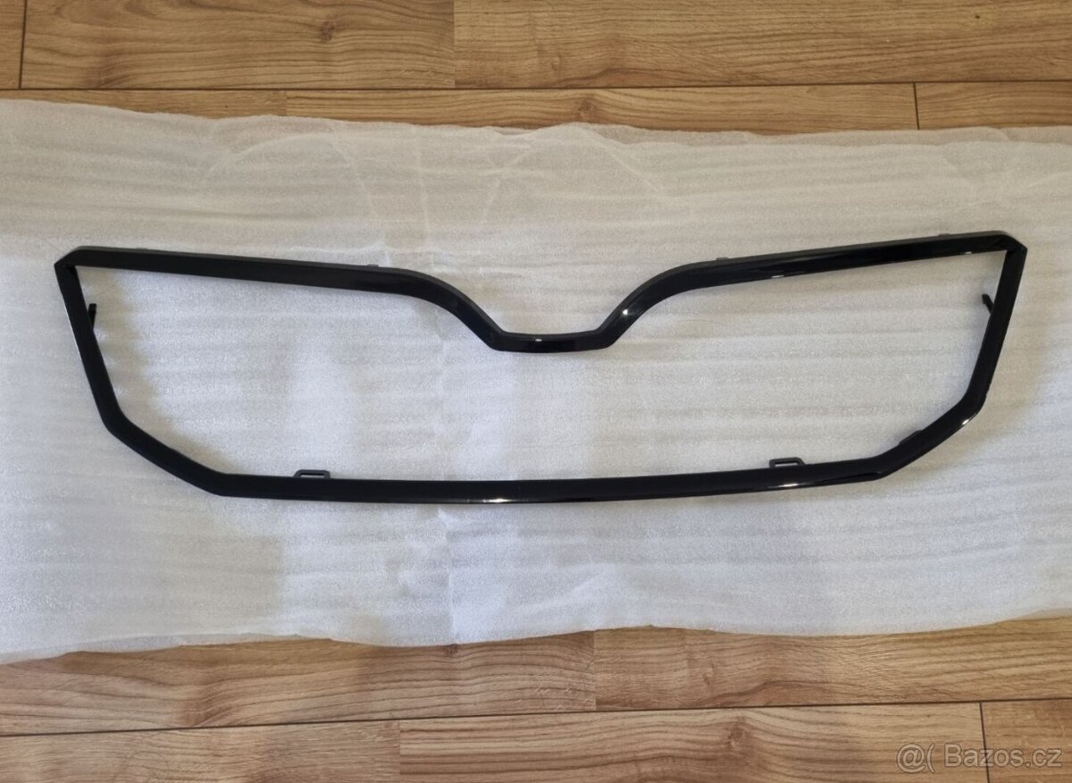 PREDNI MASKA OCTAVIA 3 / 3FL / 4 RAMECEK GRILU MASKY CERNY - 3