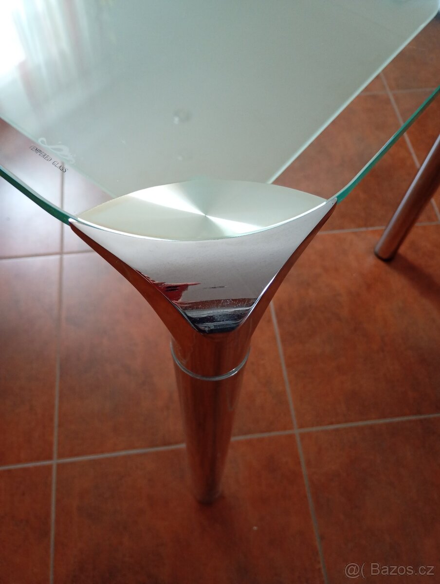 Prodám skleněný jídelní stůl - 3