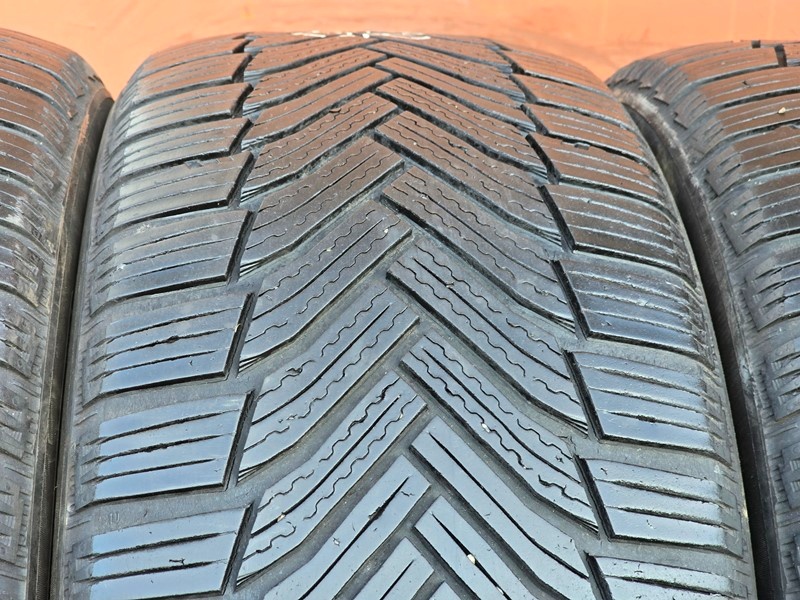 Zimní Michelin 225/50/17 - 3