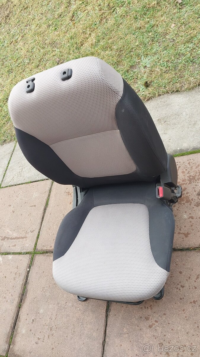 Mitsubishi L200 DID sedadlo spolujezdec - 3