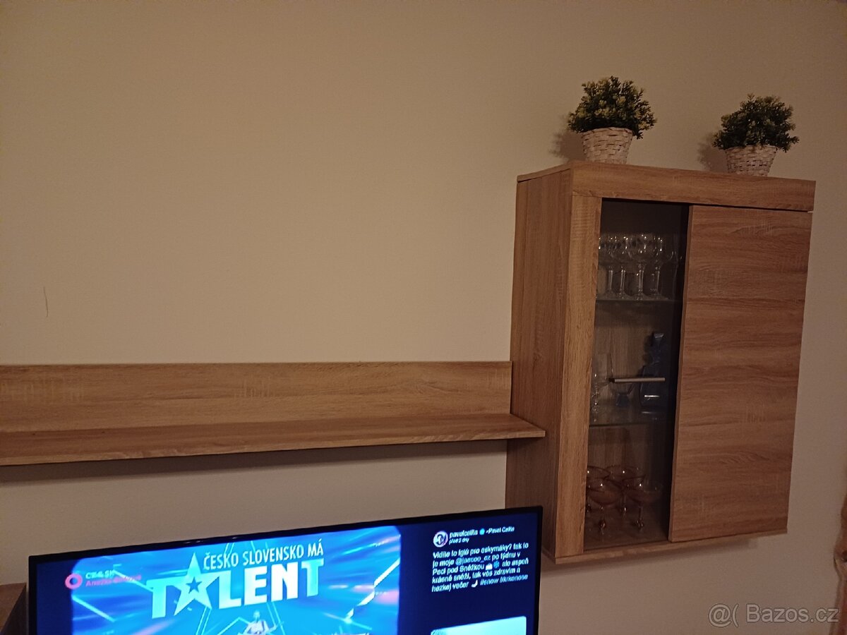 PRODÁM HEZKOU OBÝVACÍ STĚNU LEVANO DUB SONOMA
- 3