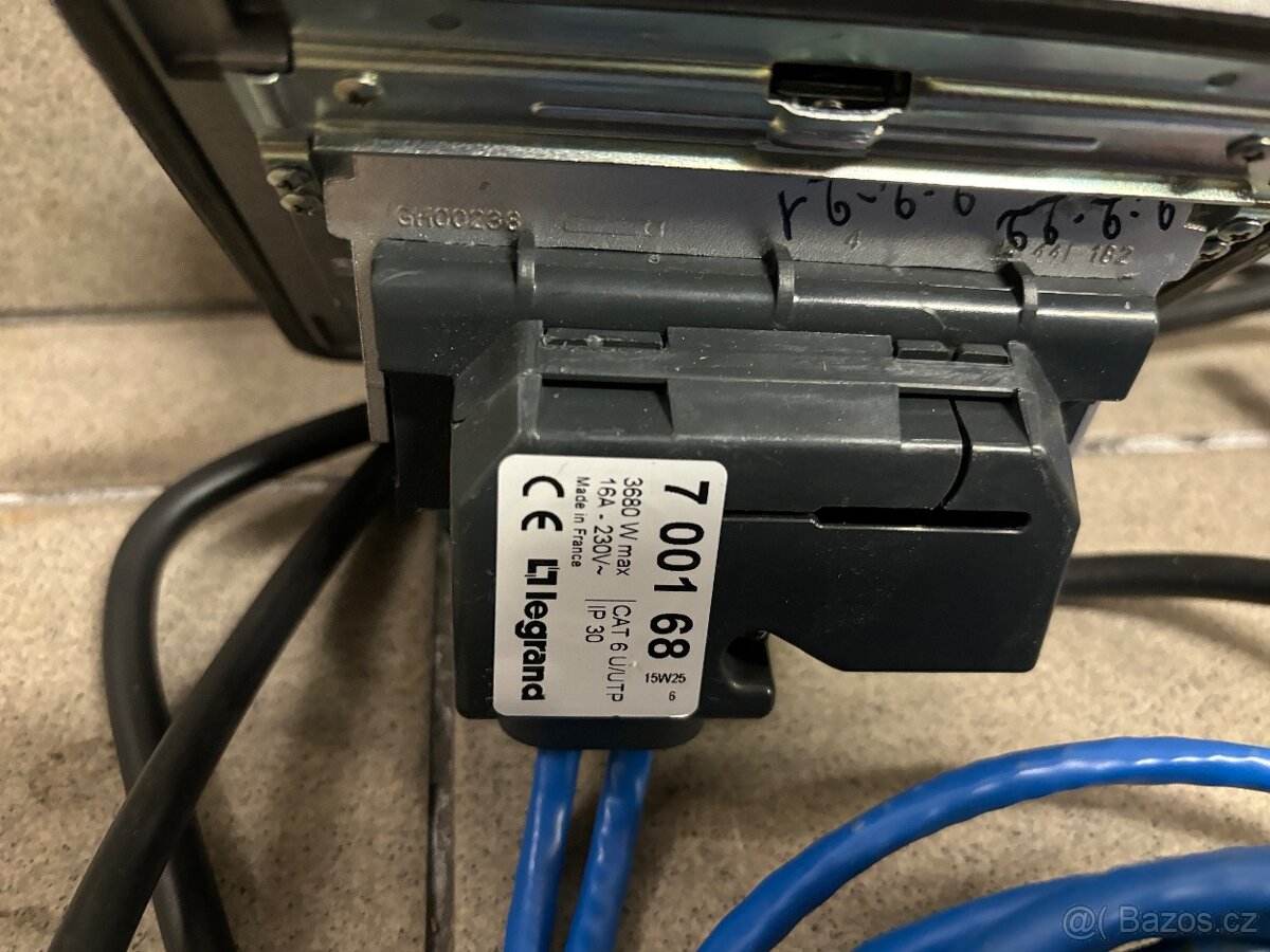 Elektrická zásuvka Pop-Up Legrand. - 3