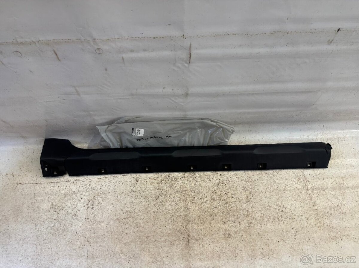 Pravý plastový práh Dacia Duster 2 - 3