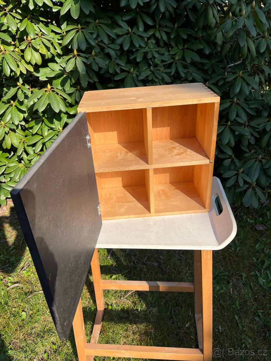 Nástěnná skříňka s tabulí - 3