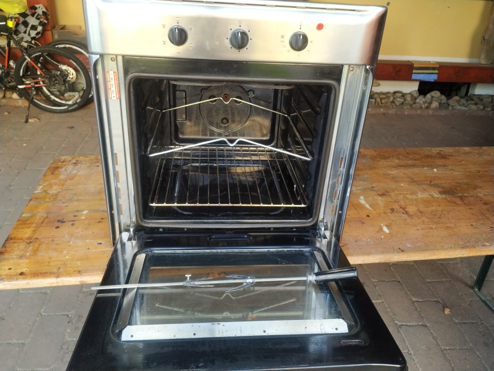 Prodám klasickou troubu ARISTON - 3