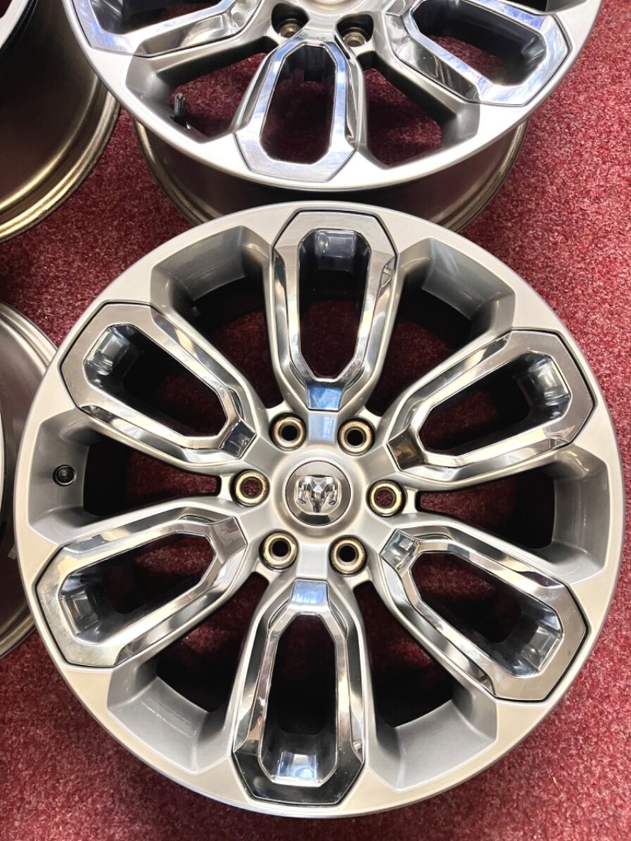 6x139.7 R20 Originál Dodge RAM 5.Generace - TOP STAV