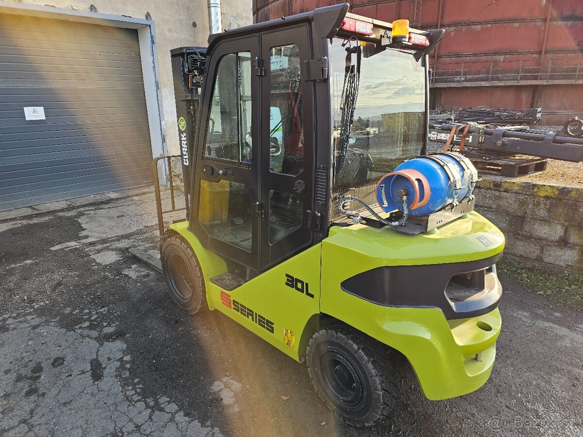 Manipulační vozík VZV CLARK 3.5t LPG - 3