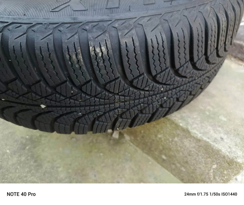 Nové zimní pneu a alu disky na Forda 175/65/14 - 3