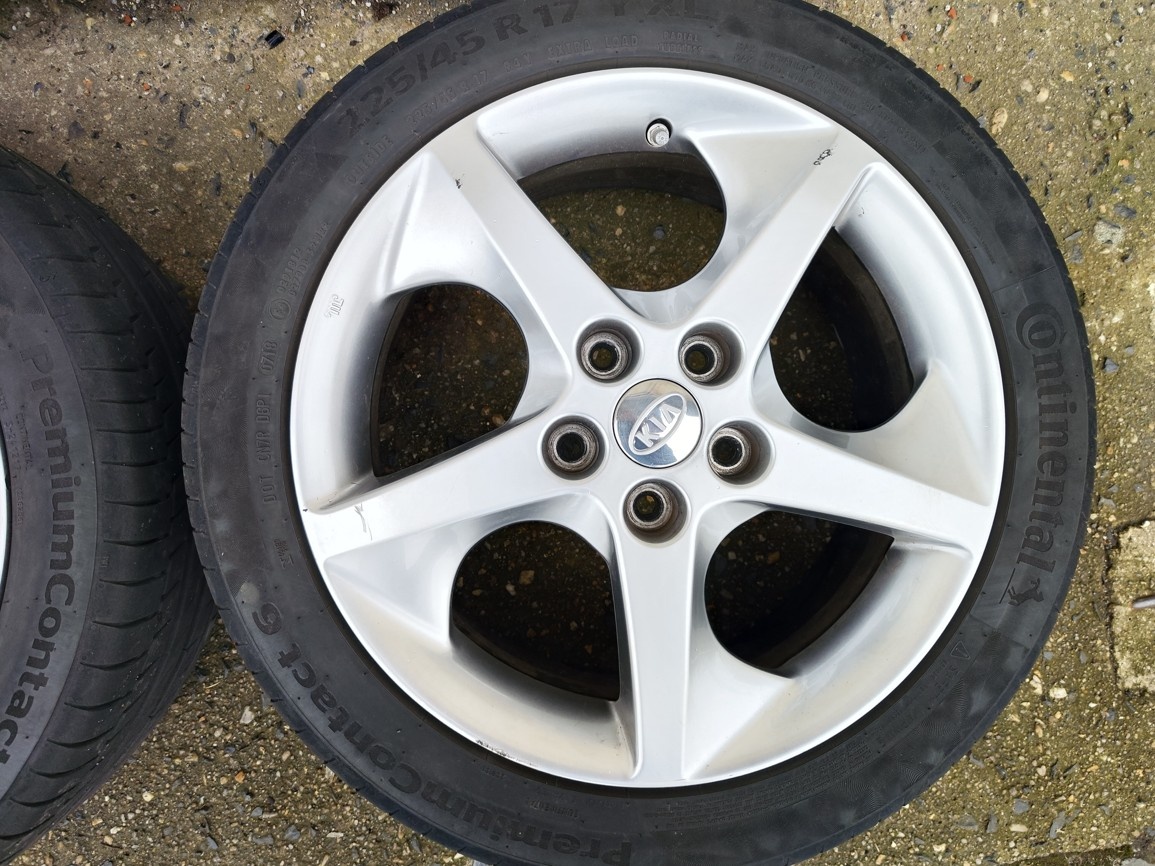 17"letní alu sada 5x114 origo Kia Ceed Venga i30 225/45 - 3