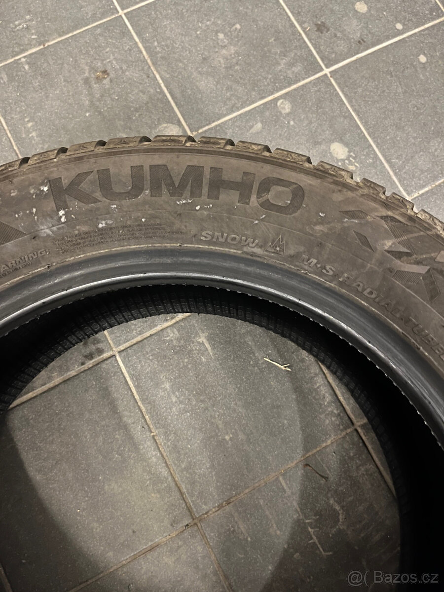 Téměř nejeté zimní pneu KUMHO - 225/55 R17 101V - 3