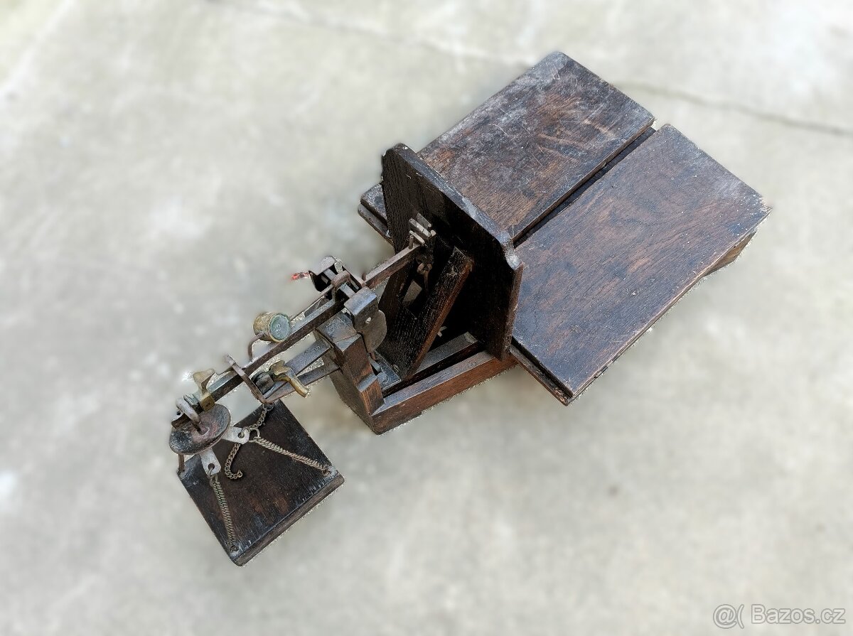 Dřevěné plošinové váhy a mosazná závaží - 3