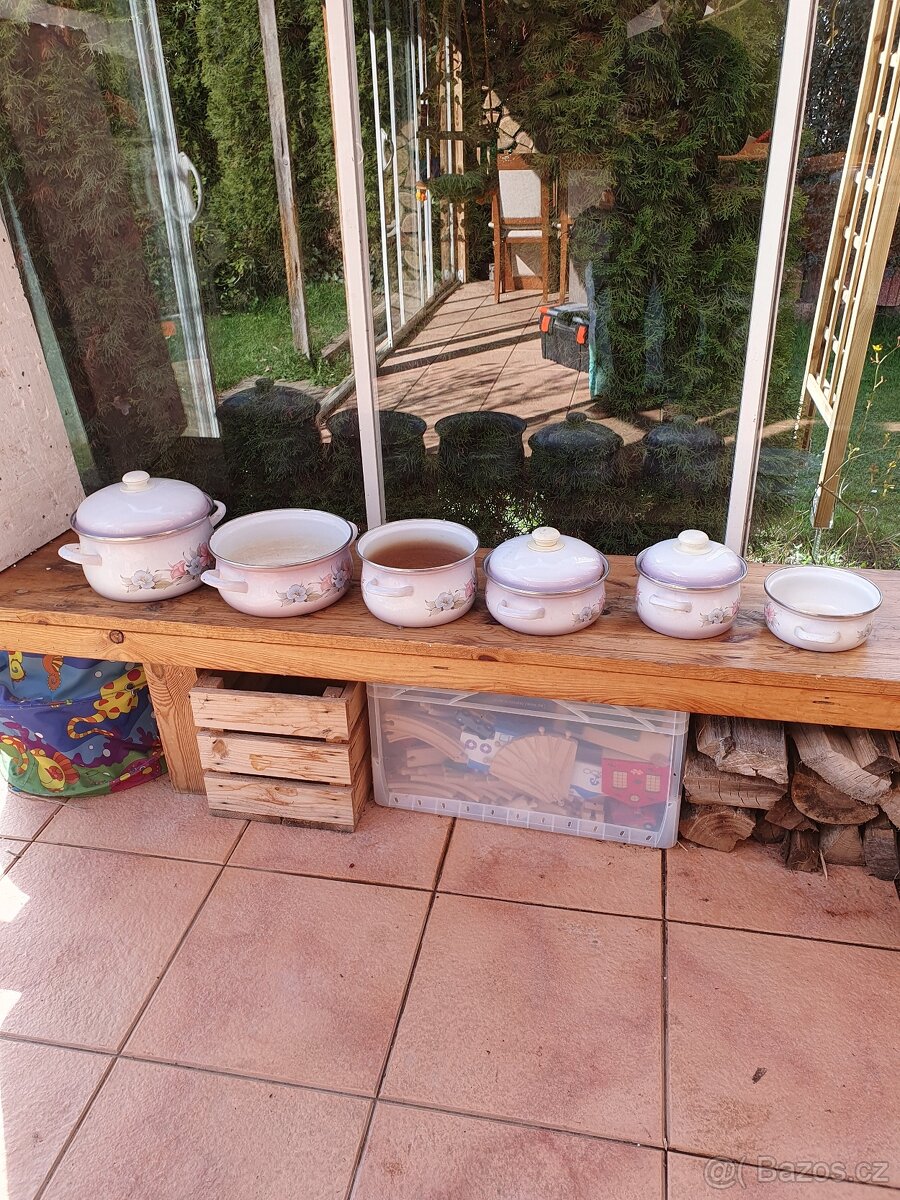 Sada smaltovaných hrnců. Retro. - 3