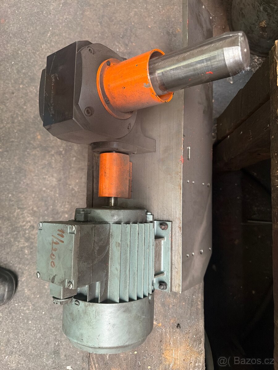 Elektromotor s převodovkou - 3