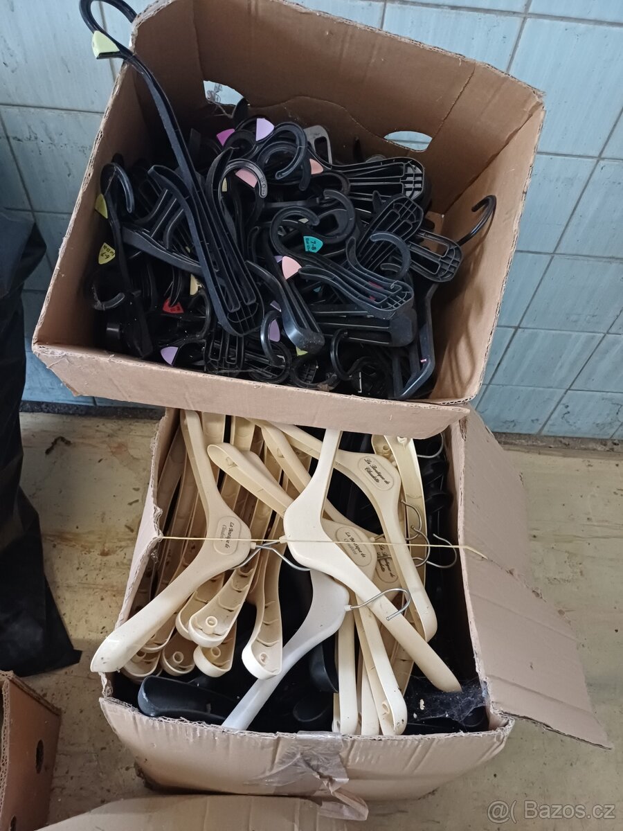 Věšáky na oblečení - 3