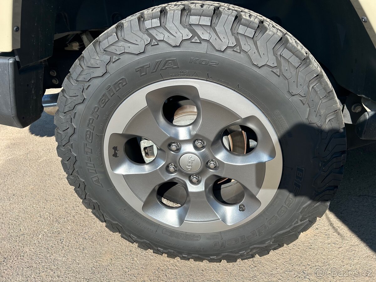 Jeep Wrangler sada alukola r18 Sahara BF Goodrich