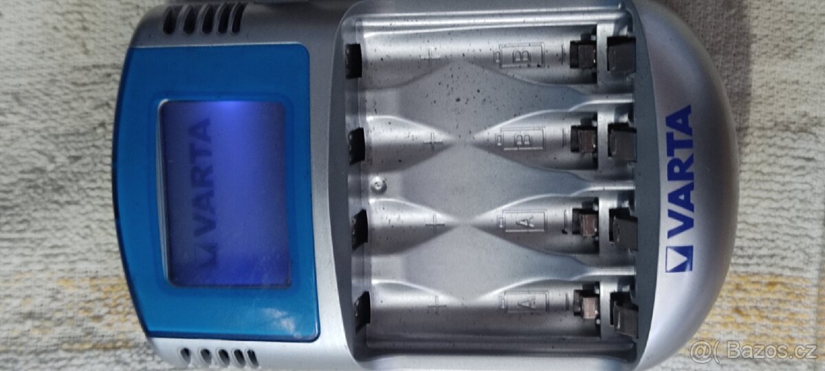 Varta nabíječka na AAA, a AA baterie 57070 12V - 3