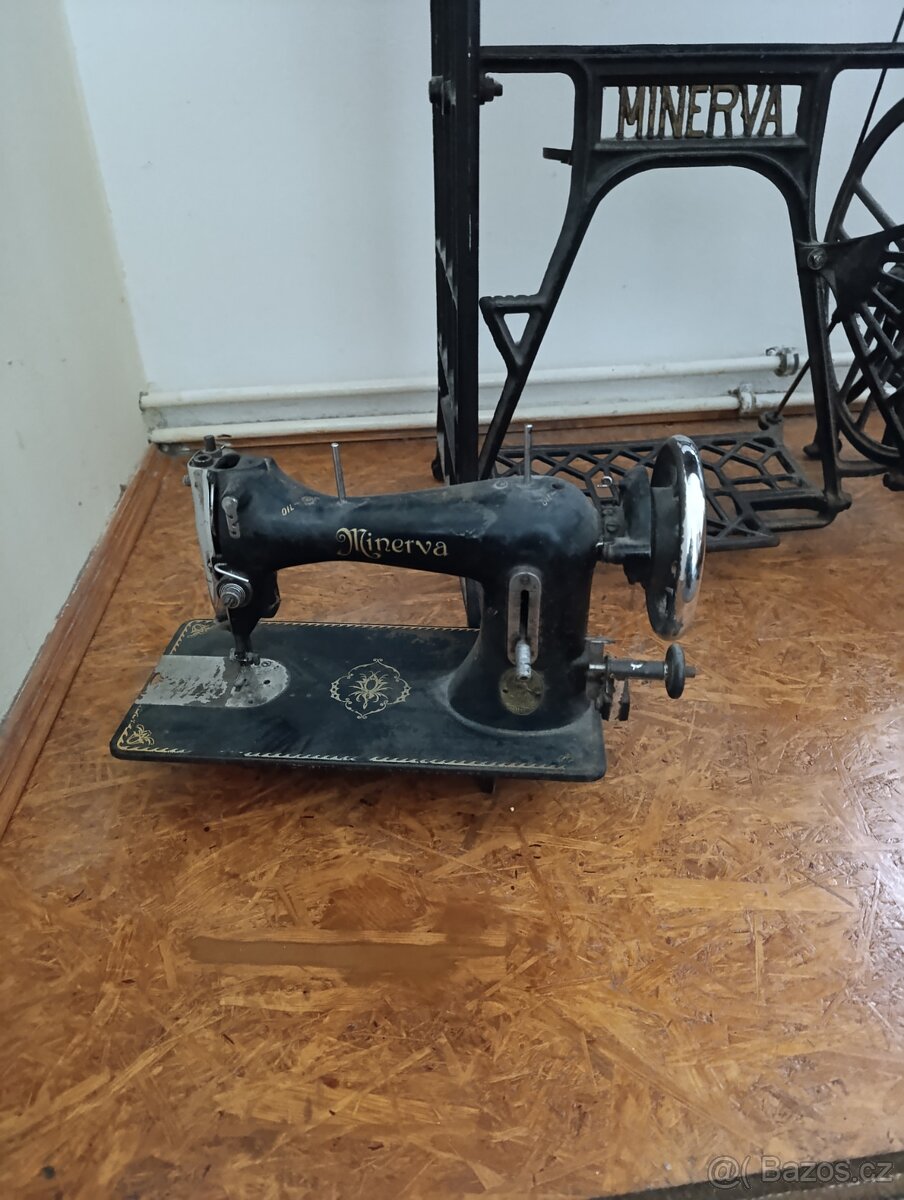 Staré šicí stroje. - 3