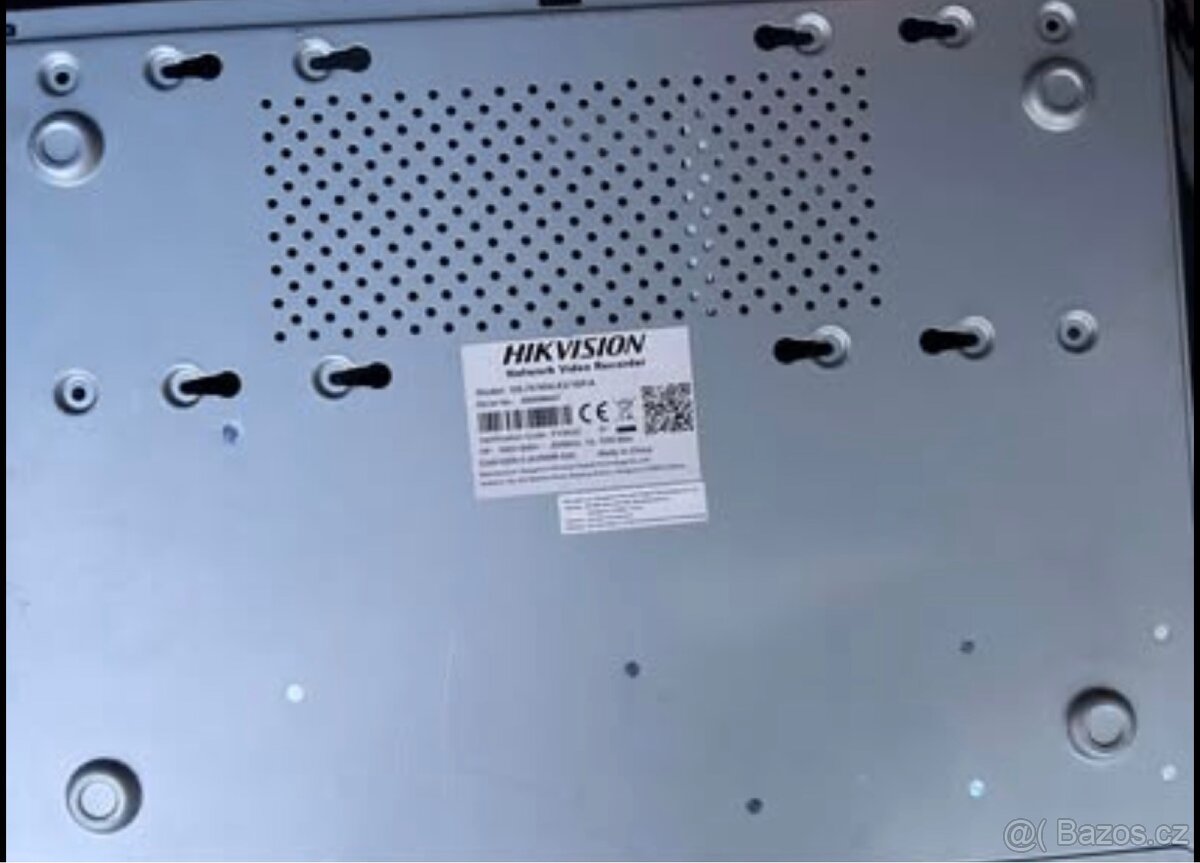 Kamerový rekordér Hikvision DS7616NI-E2/16/PA - 3