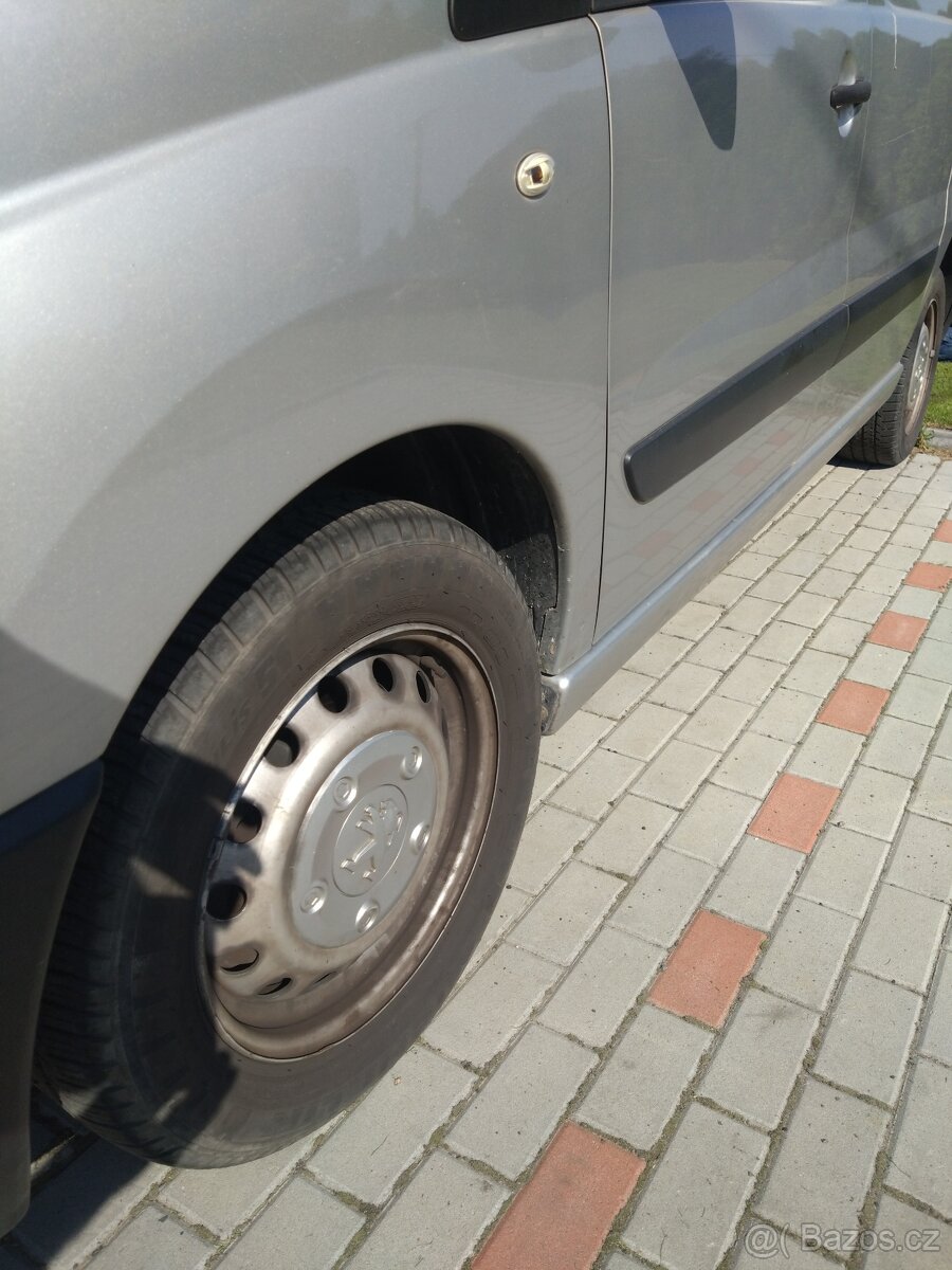 Obytná dodávka ideální pro rybáře nebo pejskaře - 3