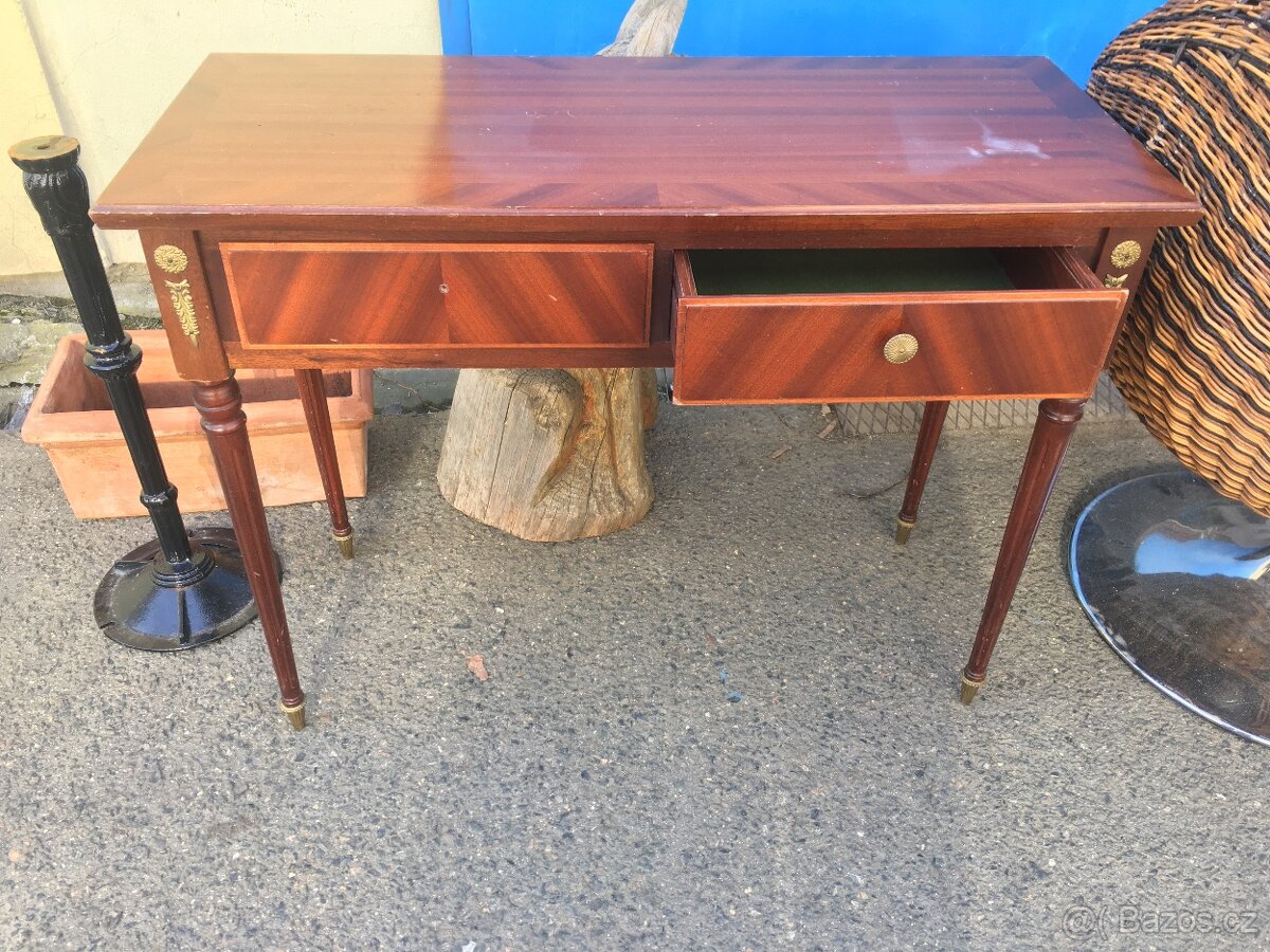 Konzolovy stolek - 3