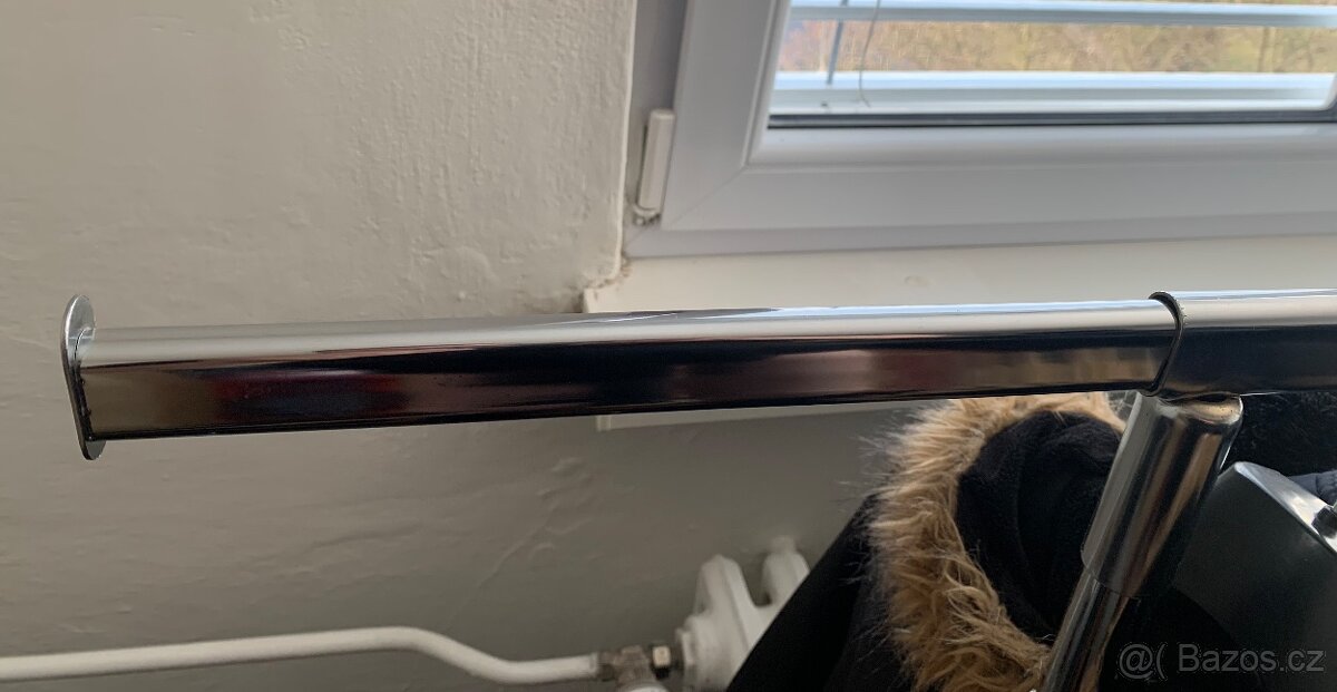 Stojan na obleceni - 3