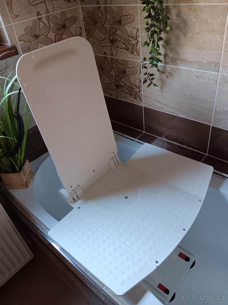 Výsuvné lehátko do vany. - 3