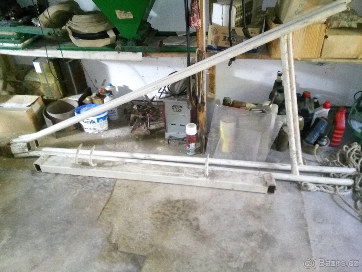 Železná rozporka s háky se stojanem na prase - 3