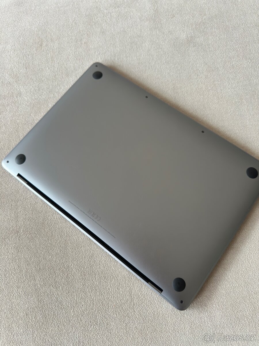 MacBook Pro 13" 2022 M2 / 8GB / 256GB - Vesmírně šedý - 3