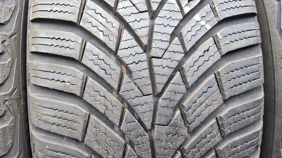 Zimní pneu 205/55/16 Continental - 3