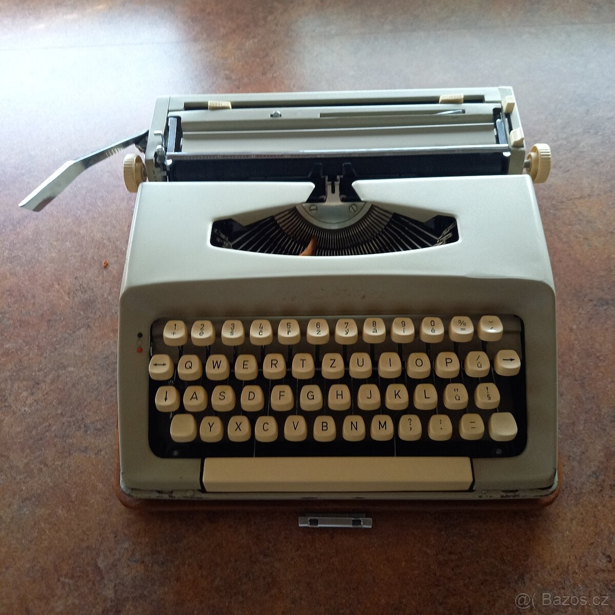 Kufříkový psací stroj - 3