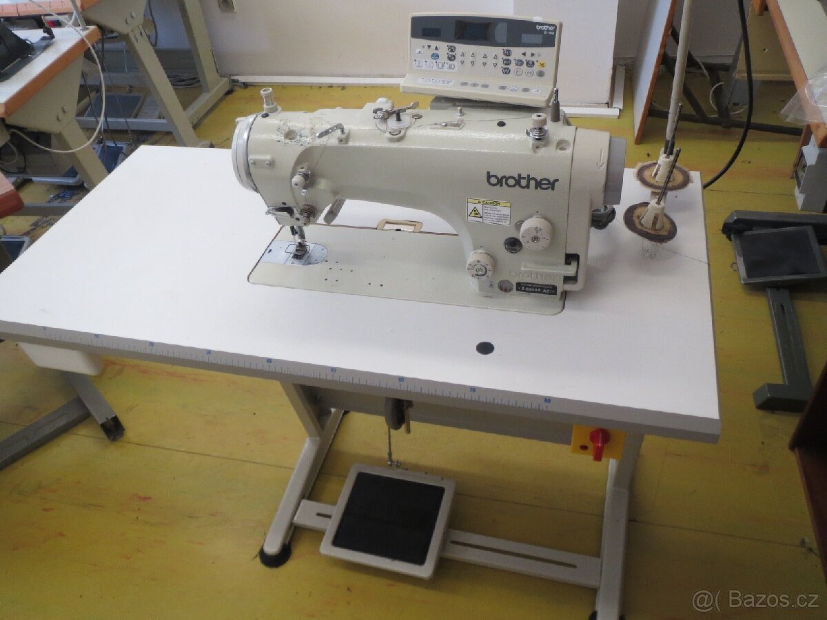 Průmyslový šicí stroj cik-cak Brother - 3
