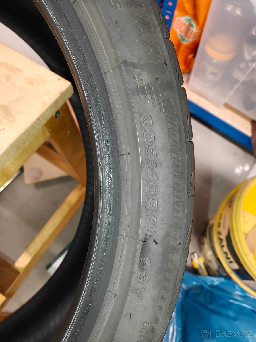 Bridgestone 225/40R19 93Y - 3
