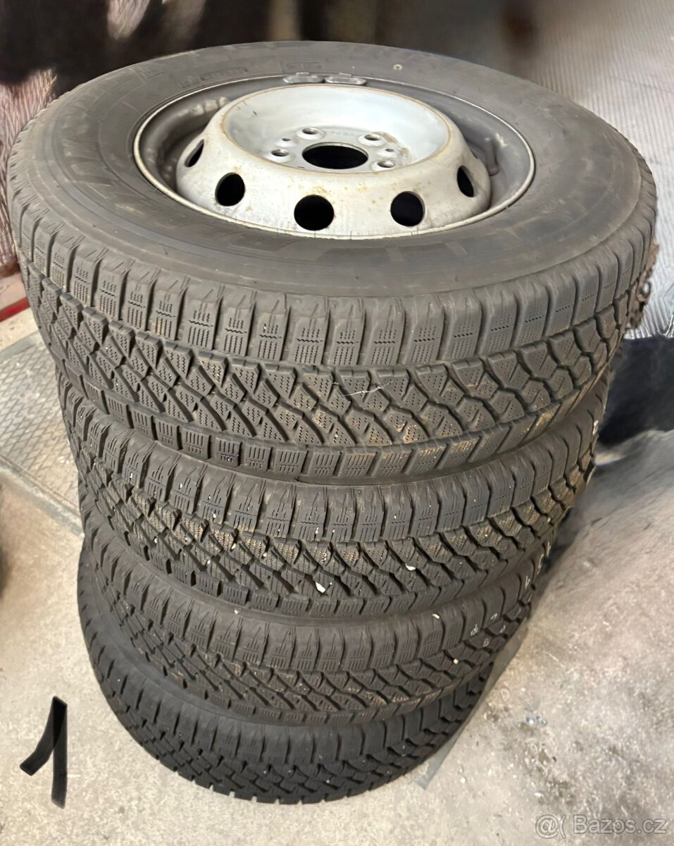 Bridgestone Blizzak 215/70 R15C dot 36/22 - 3