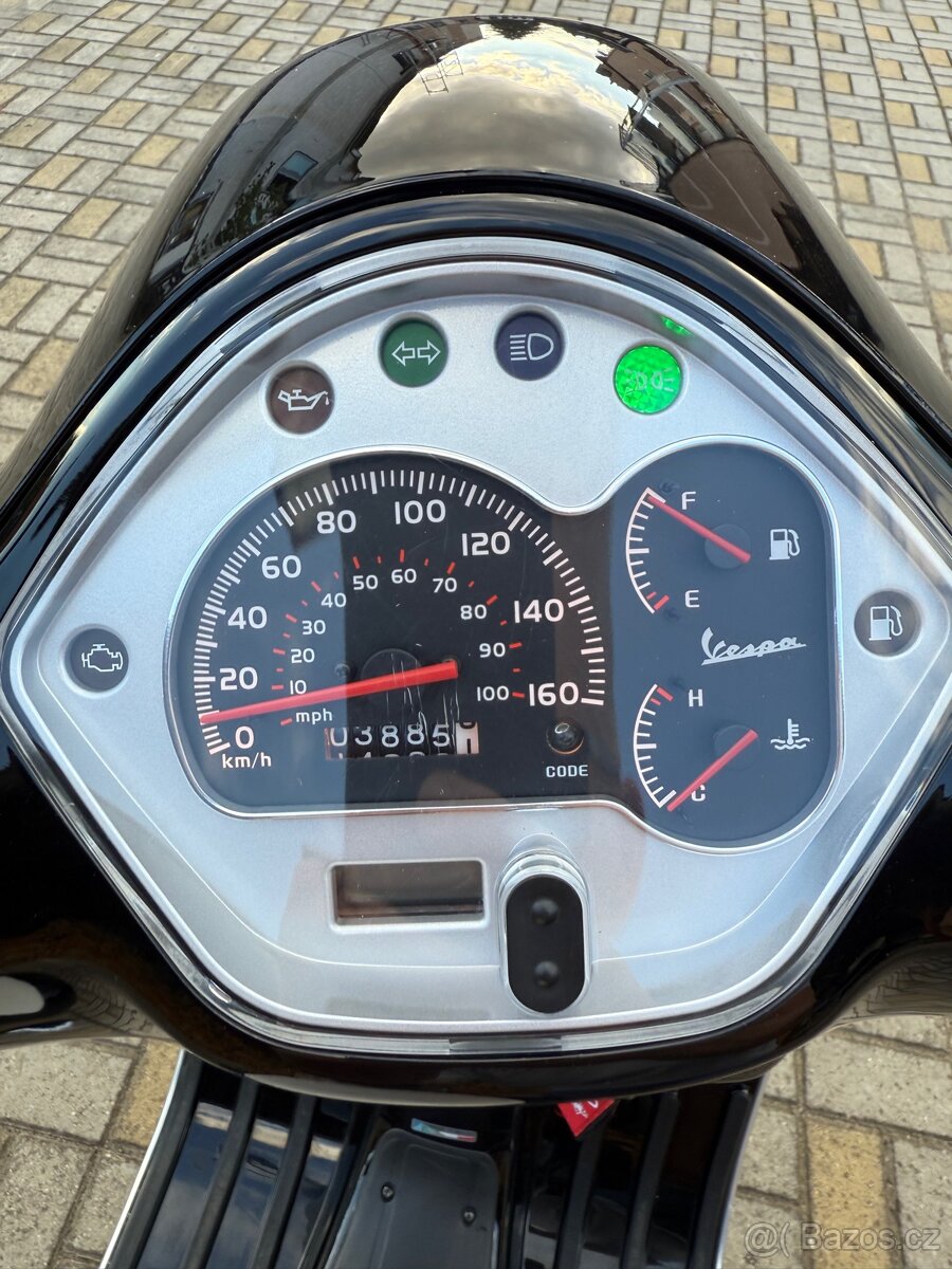 Piaggio Vespa GTS 300 - 3