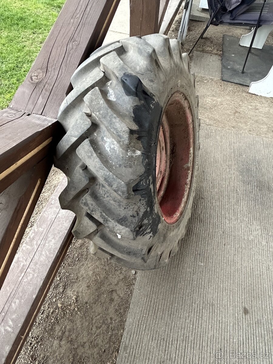 Prodám disky i s pneu 10.5 x 18 - 3