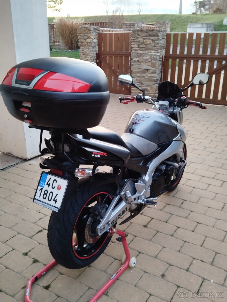 Suzuki GSR 600 - 3
