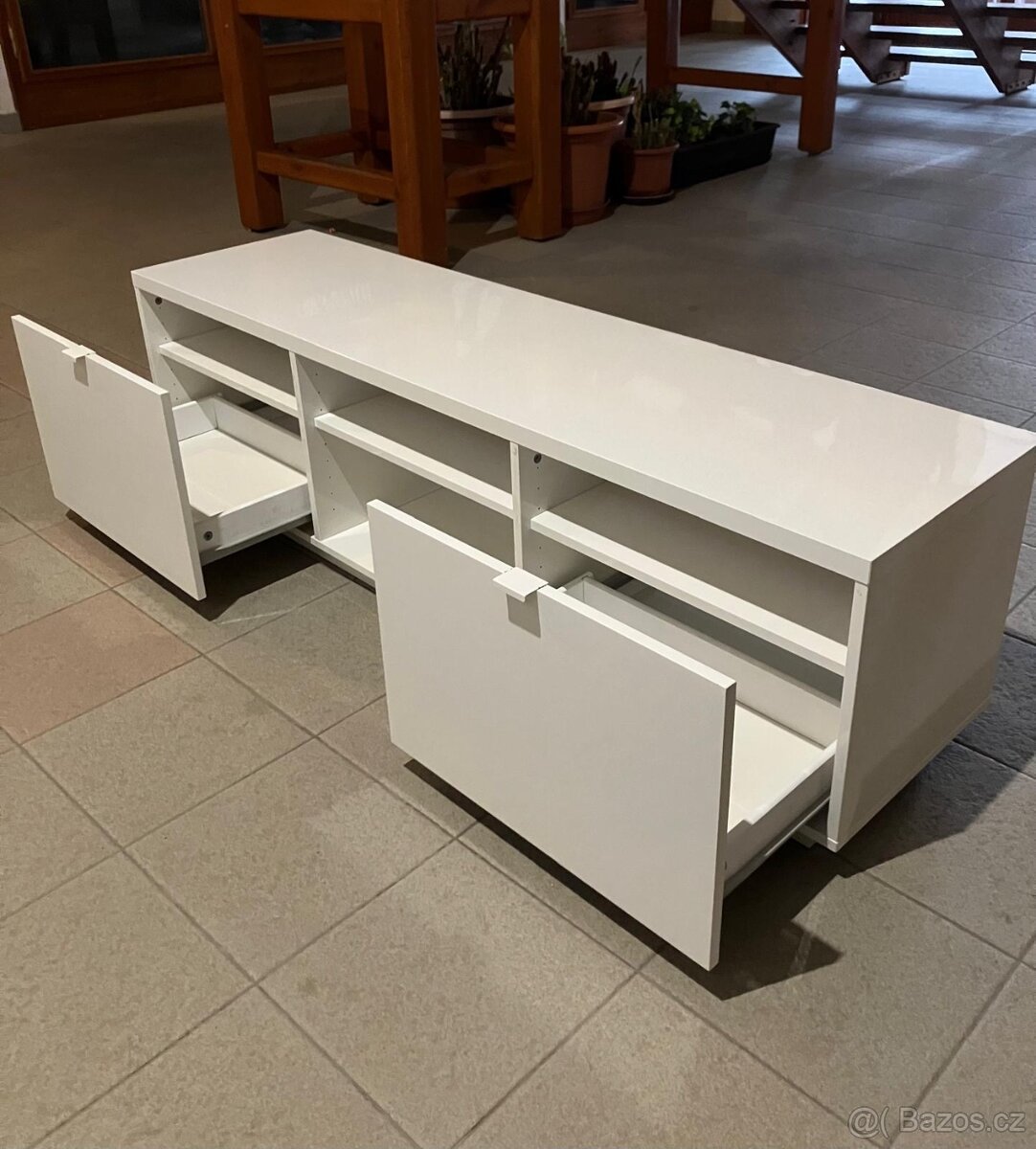 TV stolek s šuplíky - 3