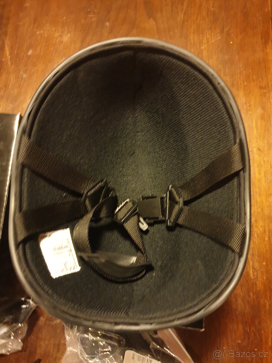 PŘILBA NA MOTORKU CHOPPER - 3