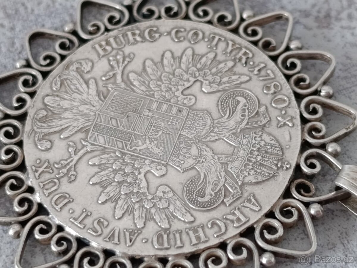 Velká stříbrná mince - tolar Marie Terezie v rámečku, PUNC - 3