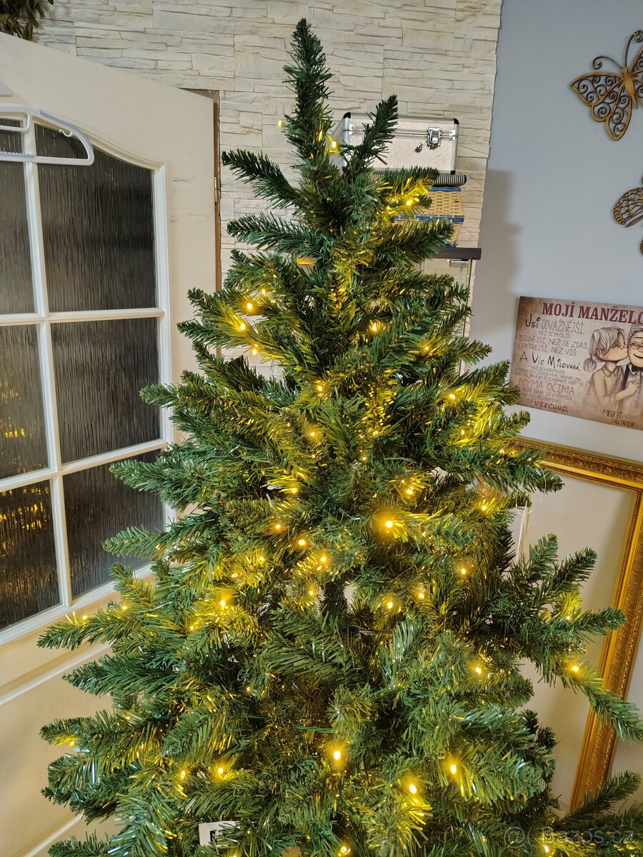 Umělý vánoční stromek s LED osvětlením a dřevěným - 3