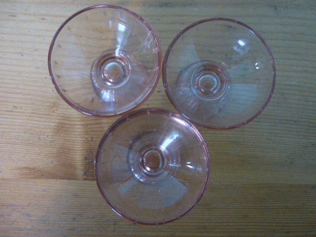 POHÁRKY- RŮŽOVÉ SKLO č.15 - 3