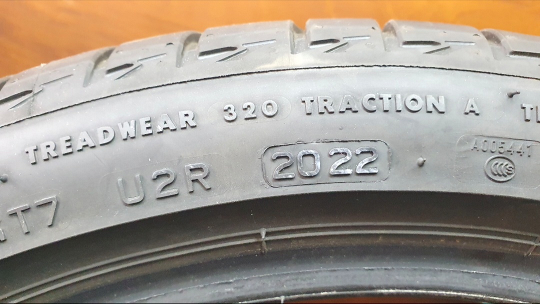 225/40/18 letni Bridgestone - 3